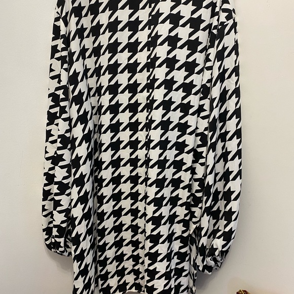 Beautiful plus size top - Picture 2 of 5